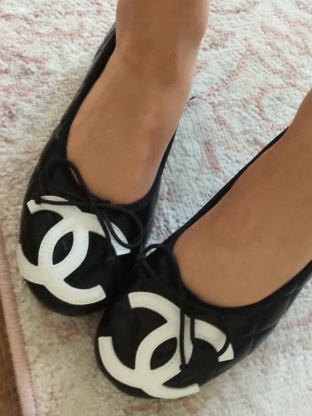 CHANEL CAMBON COCO BEACH 2026M BALLET FLATS BLACK LEATHER LARGE WHITE CC LOGO 38 - Picture 10 of 16